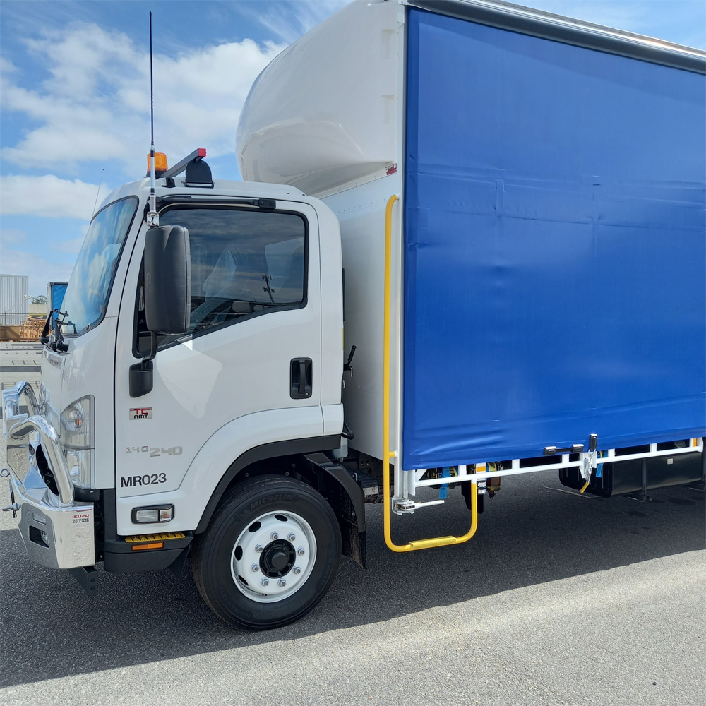 Medium rigid trucks for hire are available from Rentco