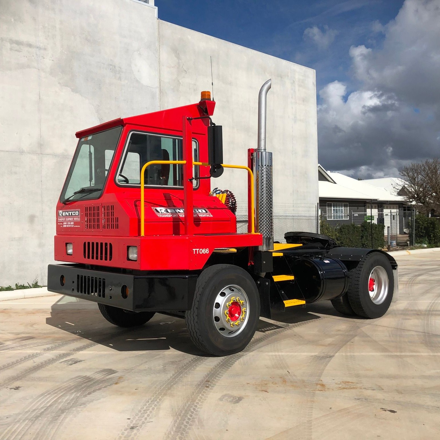 Small truck hire, red truck from Rentco